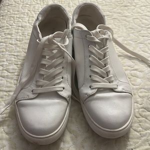 Kenneth Cole size 7 white sneaker